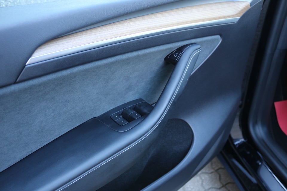 Tesla Model Y RWD 5d