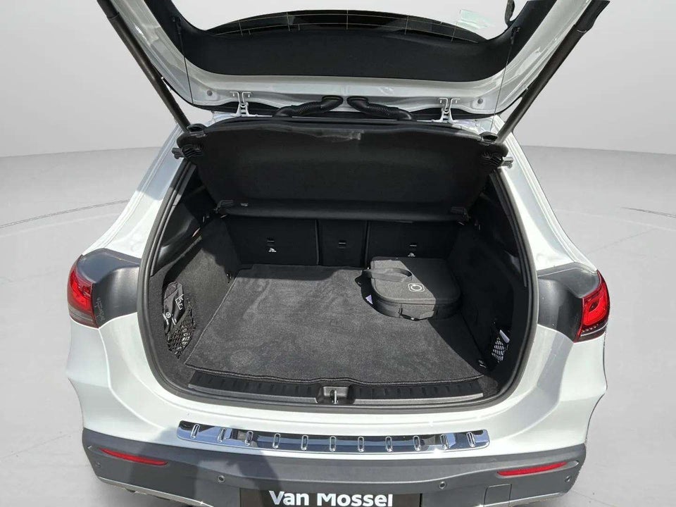 Mercedes EQA350 AMG Line 4Matic 5d