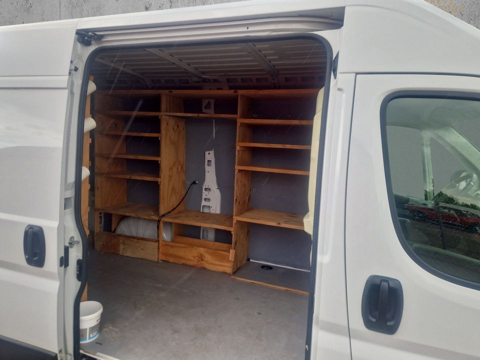 Peugeot Boxer 333 2,2 BlueHDi 140 L2H2 Premium
