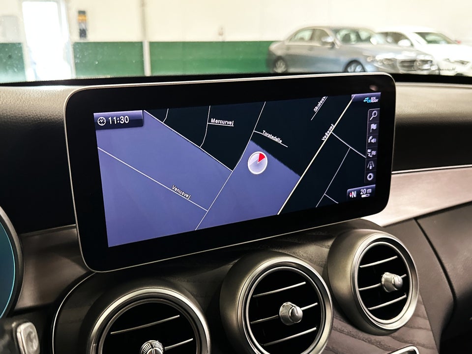 Mercedes C300 de 2,0 AMG Line stc. aut. 5d