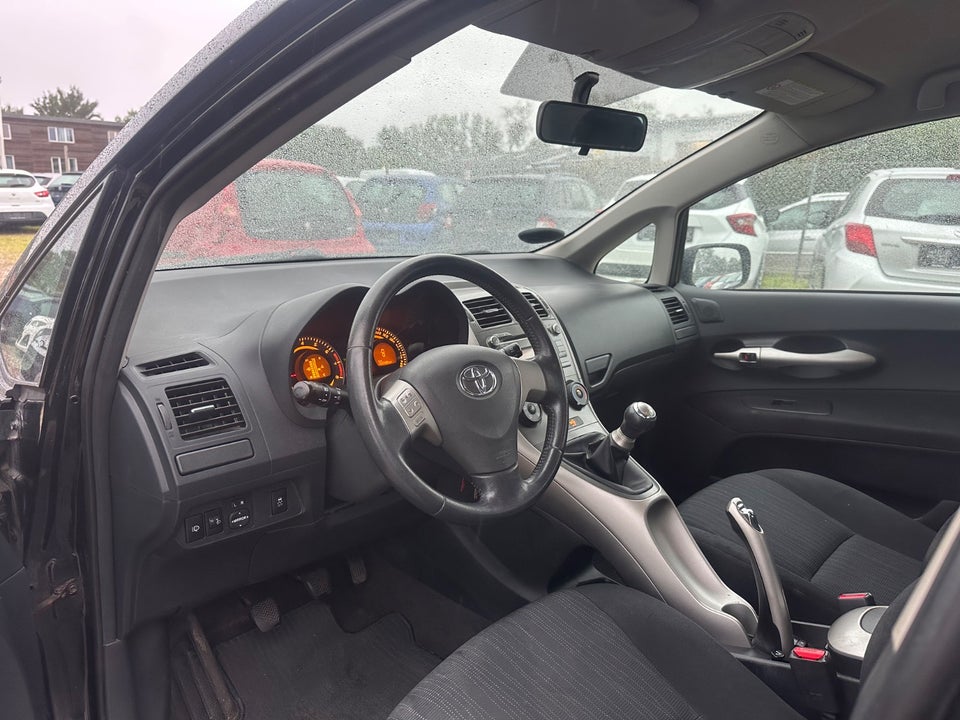 Toyota Auris 1,4 Luna 5d