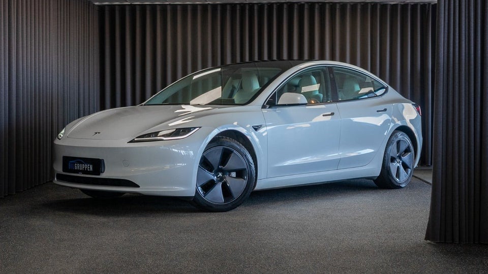 Tesla Model 3 RWD 4d