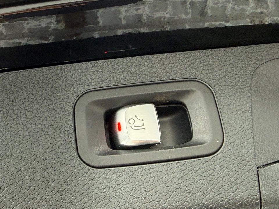 Mercedes E300 e 2,0 AMG Line stc. aut. 5d