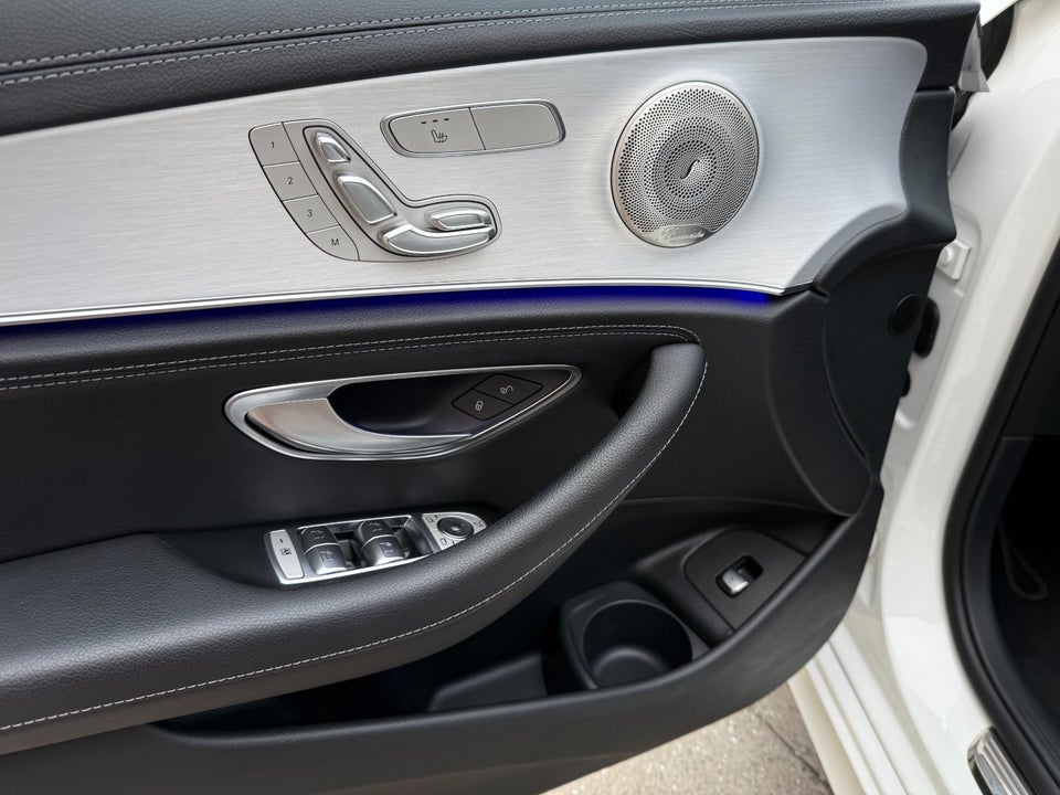 Mercedes E300 de 2,0 AMG Line stc. aut. 5d