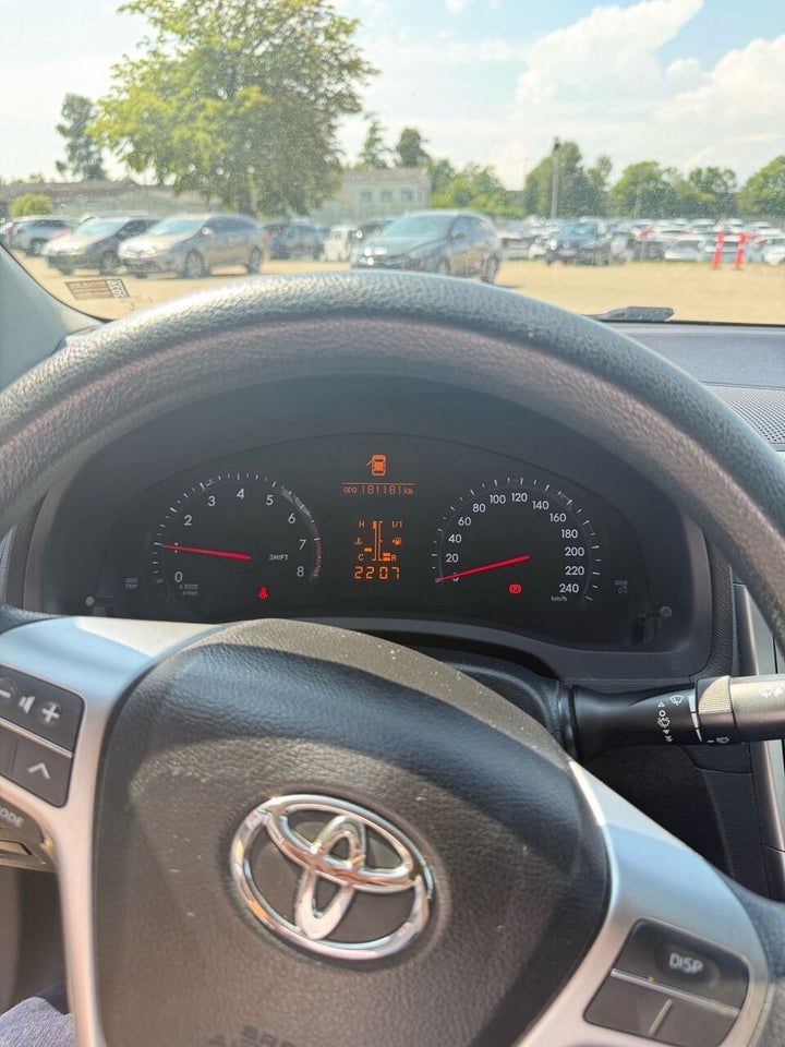 Toyota Avensis 1,6 VVT-i T2 4d