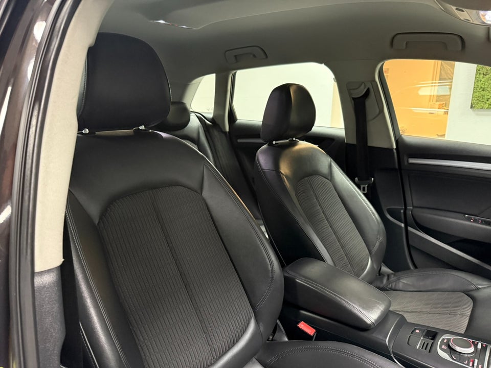 Audi A3 1,6 TDi 110 Ambiente Sportback 5d