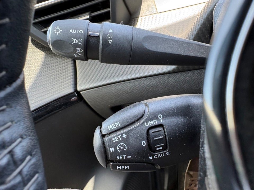 Peugeot 208 1,2 PureTech 100 Allure 5d