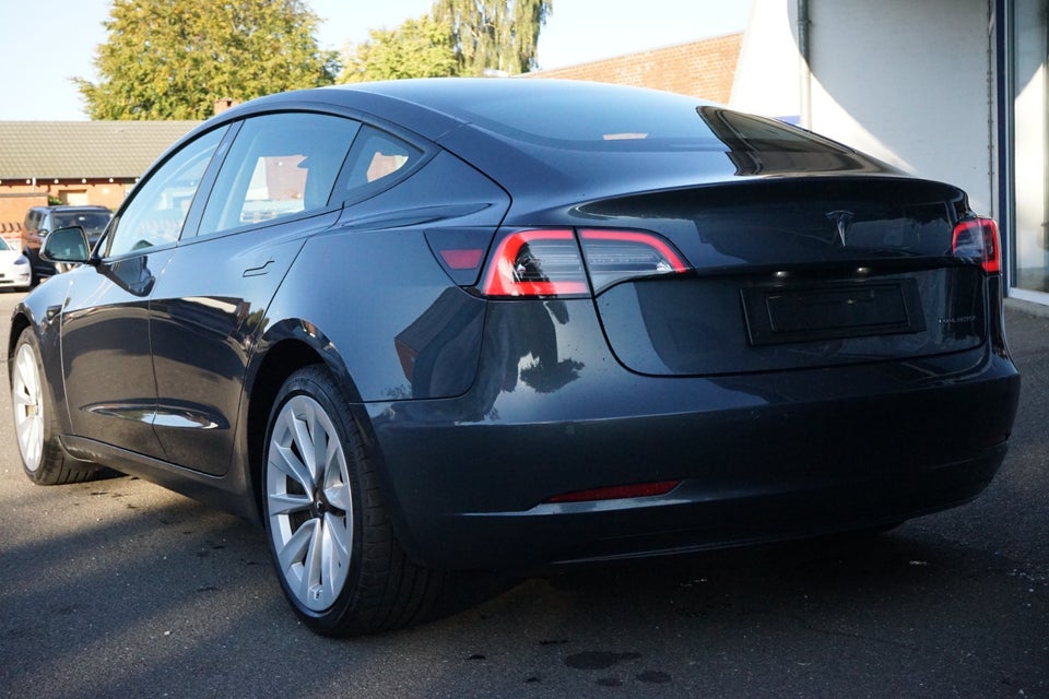 Tesla Model 3 Long Range AWD 4d