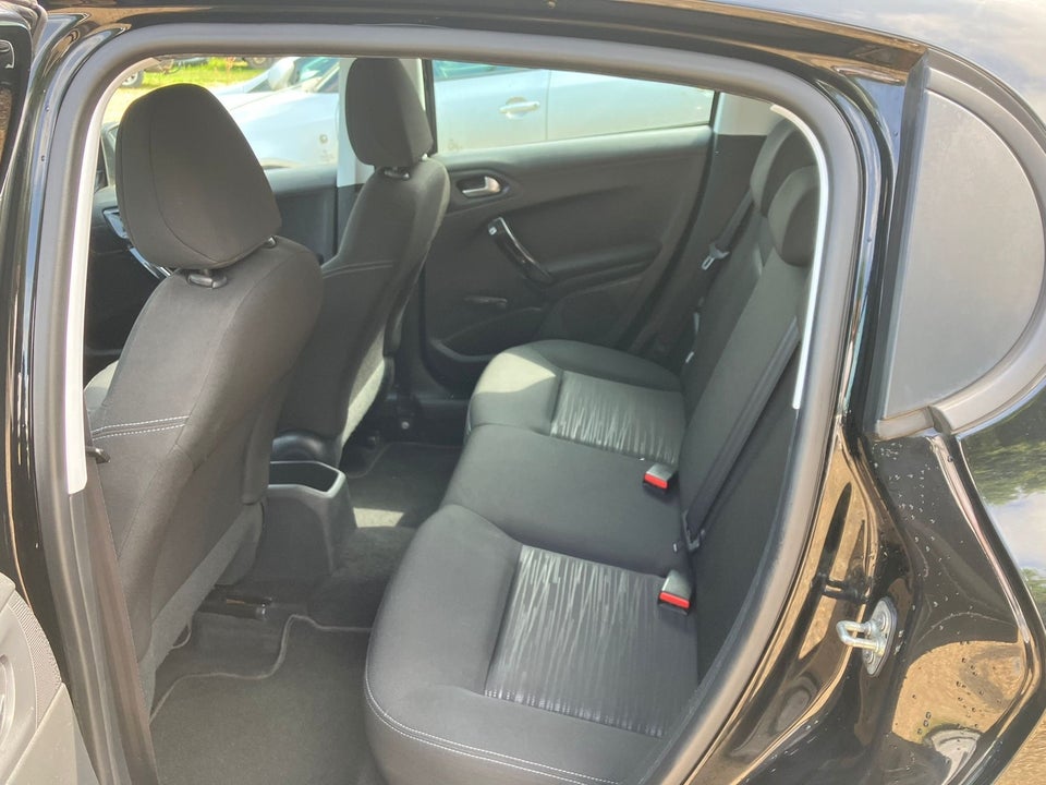 Peugeot 208 1,0 VTi Access 5d