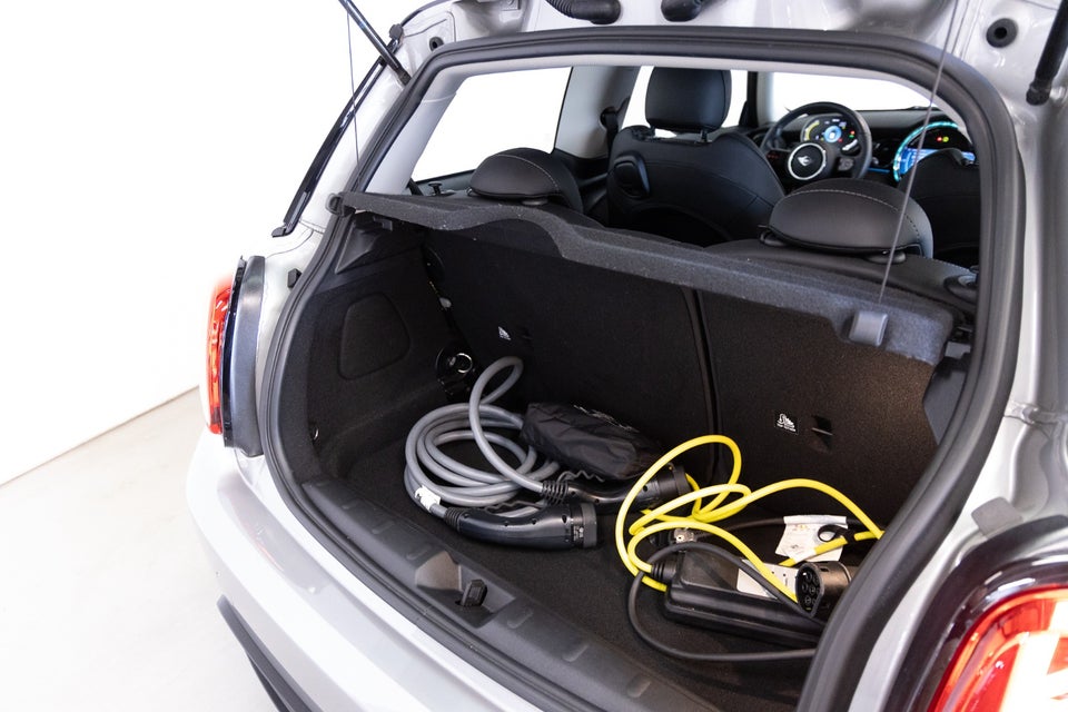 MINI Cooper SE Essential 3d