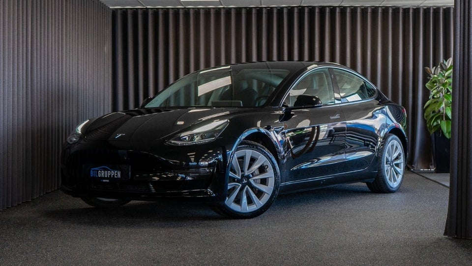 Tesla Model 3 Long Range AWD 4d