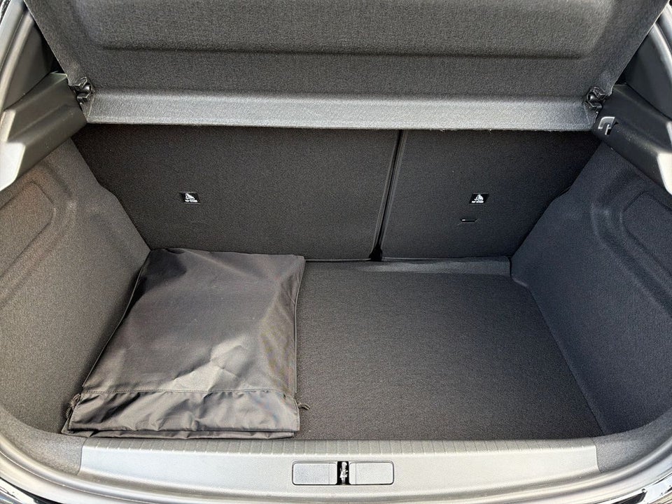 Peugeot e-208 54 GT Pack 5d