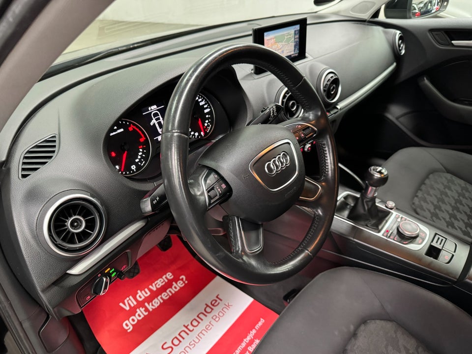 Audi A3 1,6 TDi 110 Ultra Attraction Sportback 5d
