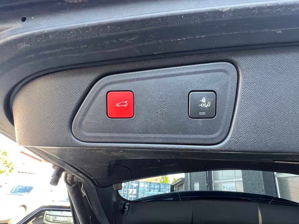 Peugeot 3008 1,6 Hybrid First Selection EAT8 5d