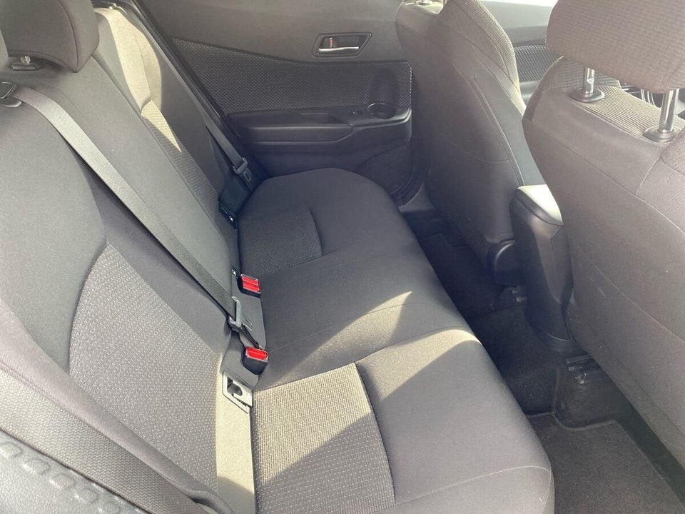 Toyota C-HR 1,8 Hybrid C-LUB CVT 5d