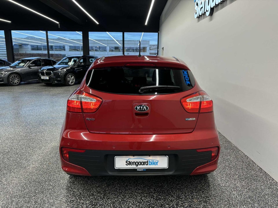 Kia Rio 1,4 CRDi 90 Attraction 5d