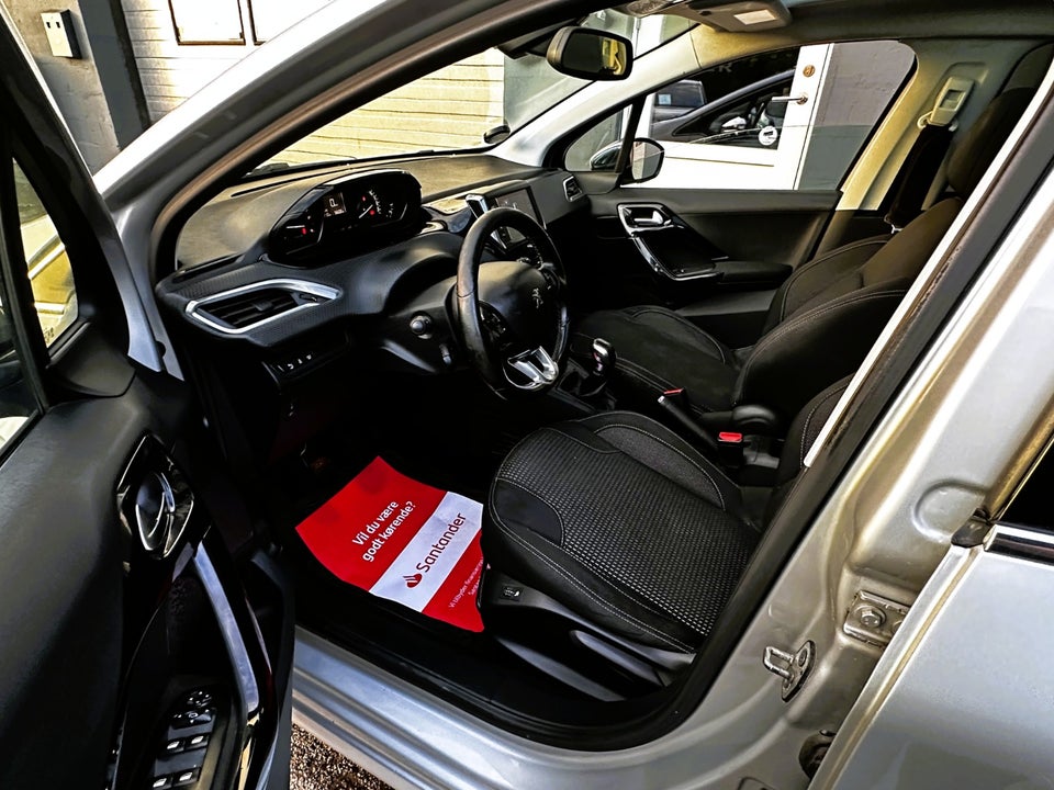 Peugeot 208 1,6 BlueHDi 100 Envy Sky 5d