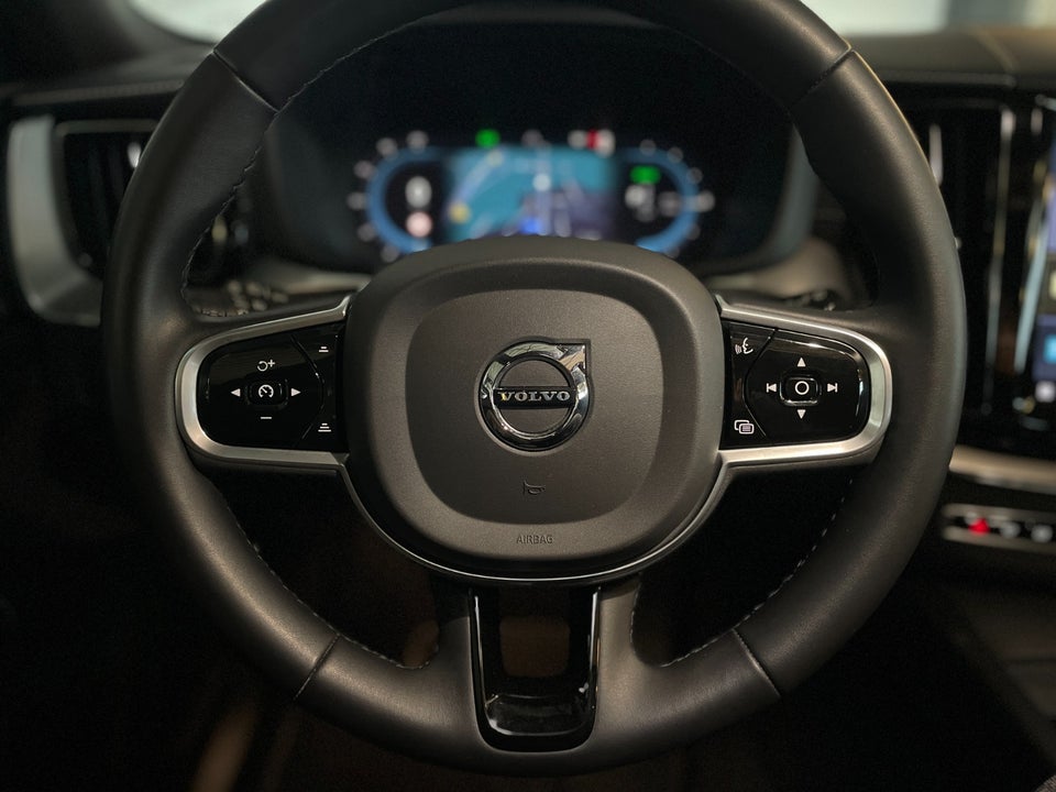 Volvo XC60 2,0 T6 ReCharge R-Design aut. AWD 5d