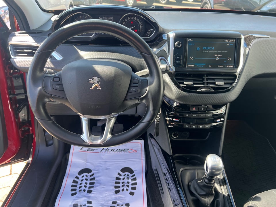 Peugeot 2008 1,2 PureTech 110 Prestige Sky 5d
