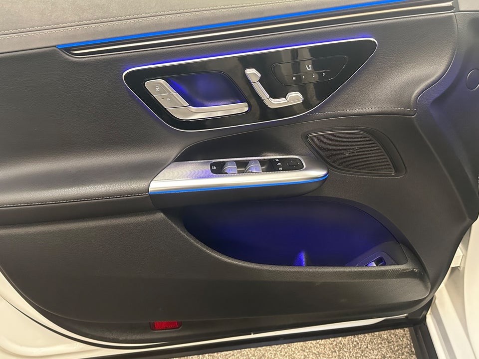 Mercedes EQE300 Electric Art 4d