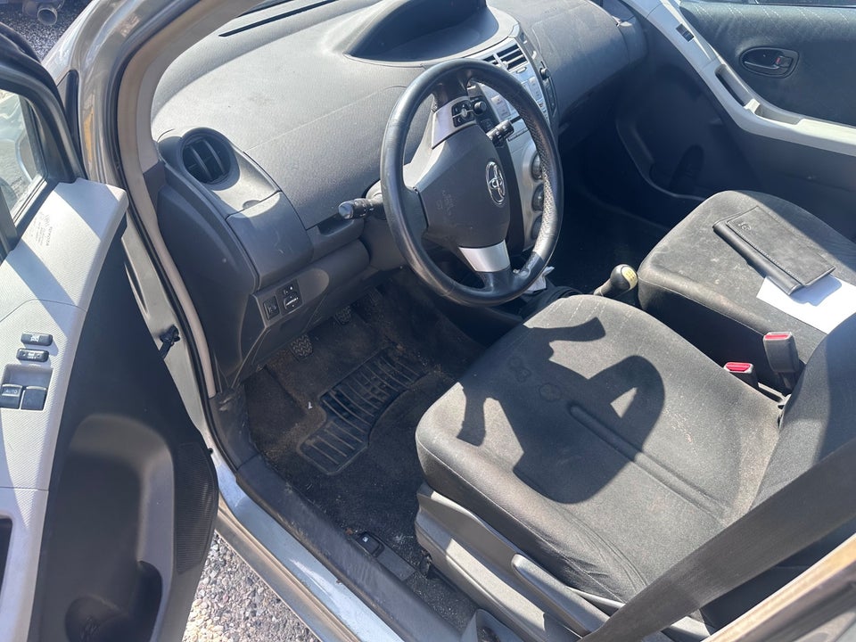 Toyota Yaris 1,3 Terra 5d