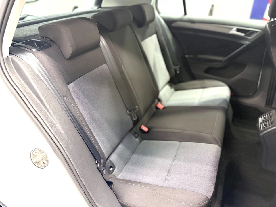 VW Golf VII 1,4 TSi 122 Edition 40 BMT 5d