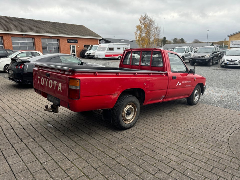 Toyota HiLux 2,4 D Pick-up