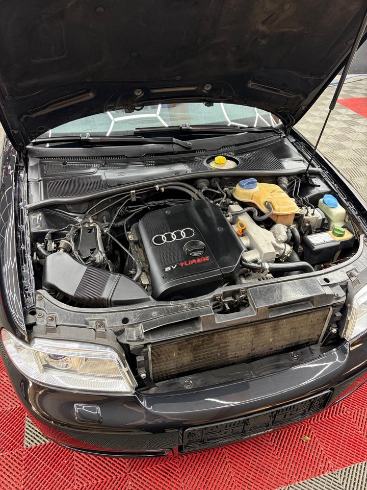 Audi A4 1,8 T quattro 4d