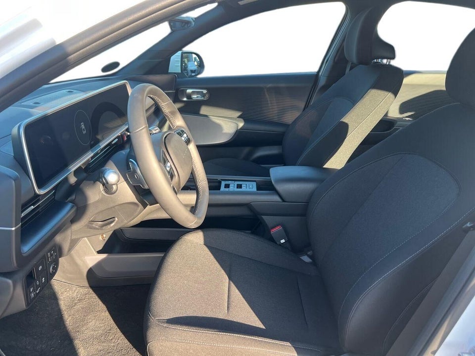 Hyundai Ioniq 6 77 Essential 4d