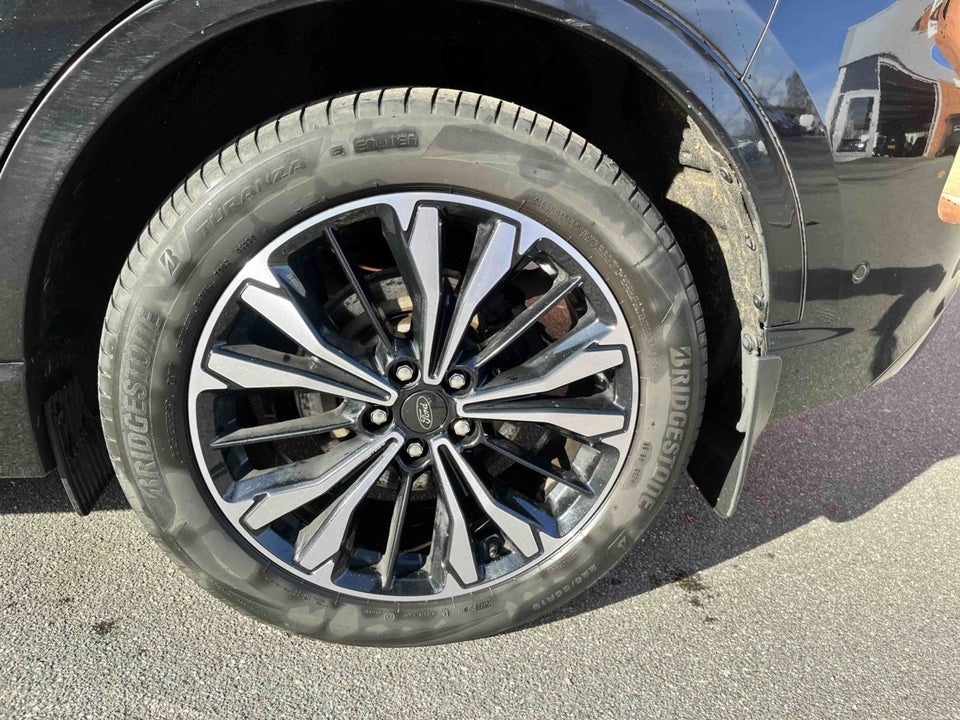 Ford Kuga 2,5 PHEV Vignale CVT 5d