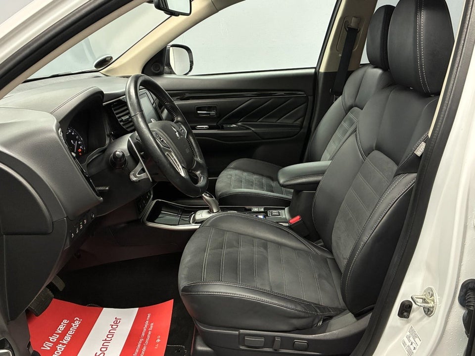 Mitsubishi Outlander 2,4 PHEV Intense CVT 4WD 5d