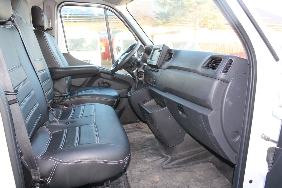 Renault Master IV T33 2,3 dCi 135 L2H2 Kassevogn