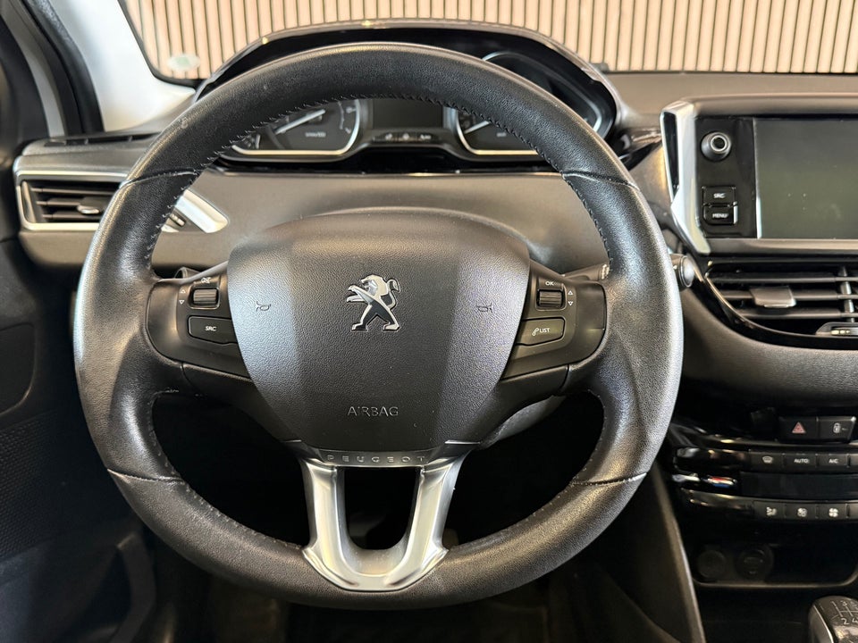 Peugeot 208 1,2 VTi Allure Sky 5d