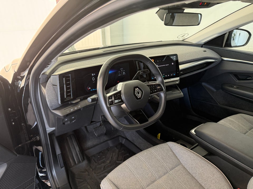 Renault Megane E-Tech 40 Equilibre 5d