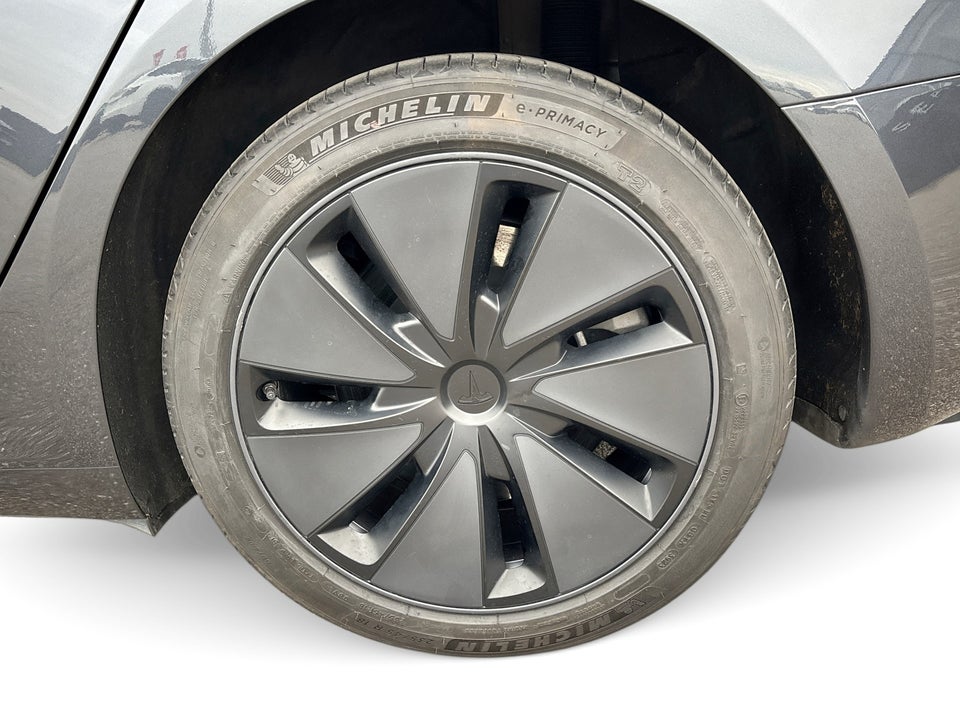 Tesla Model 3 Long Range AWD 4d