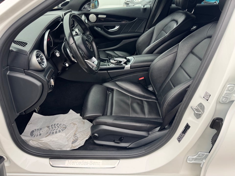 Mercedes C400 3,0 AMG Line stc. aut. 4Matic 5d