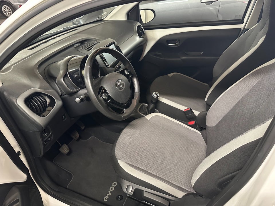 Toyota Aygo 1,0 VVT-i x-press 5d