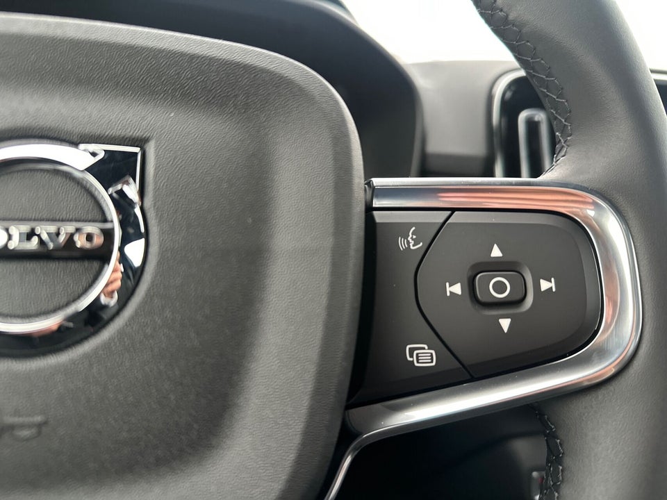 Volvo EX40 Extended Range Black Edition Excess 5d