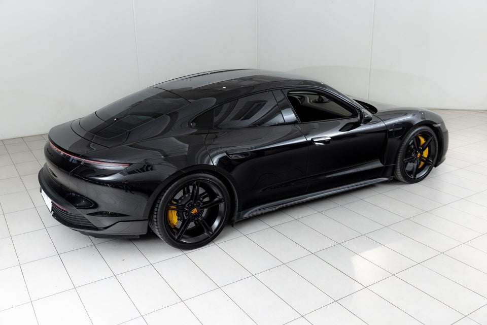 Porsche Taycan Turbo S 4d