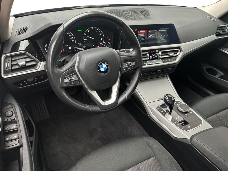 BMW 320i 2,0 Connected aut. 4d