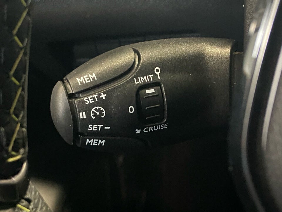 Peugeot e-208 54 GT 5d