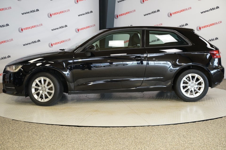 Audi A3 1,6 TDi 110 Attraction 3d