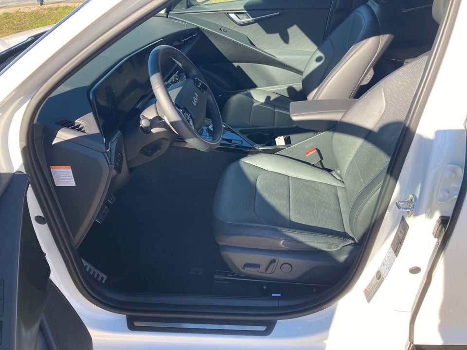 Kia Niro 64 EV Upgrade 5d