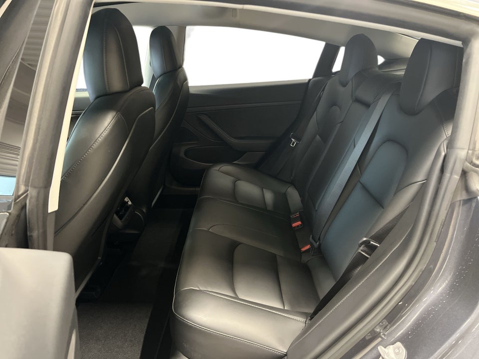 Tesla Model 3 Standard Range+ RWD 4d