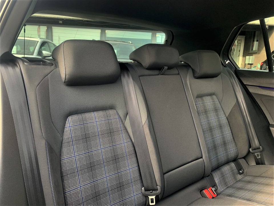 VW Golf VIII 1,4 GTE DSG 5d