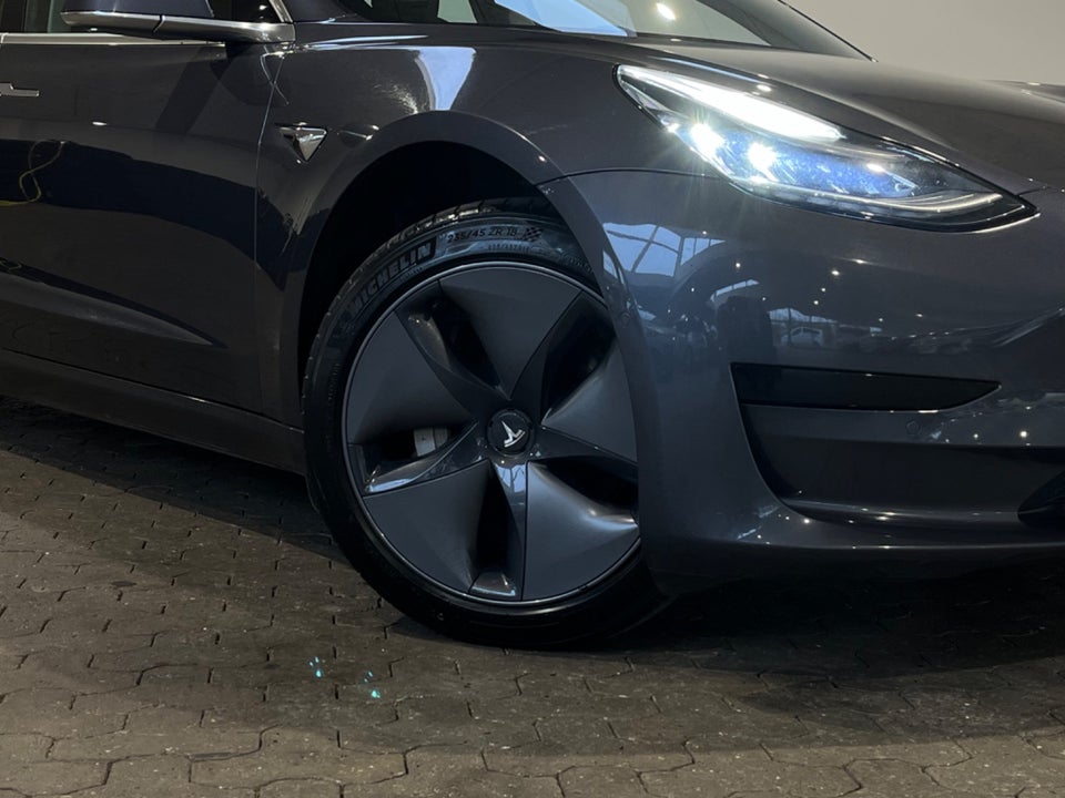 Tesla Model 3 Standard Range+ RWD 4d