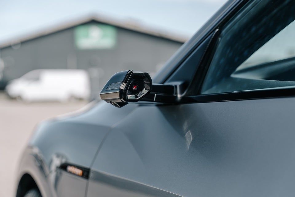 Audi e-tron 55 S-line quattro 5d