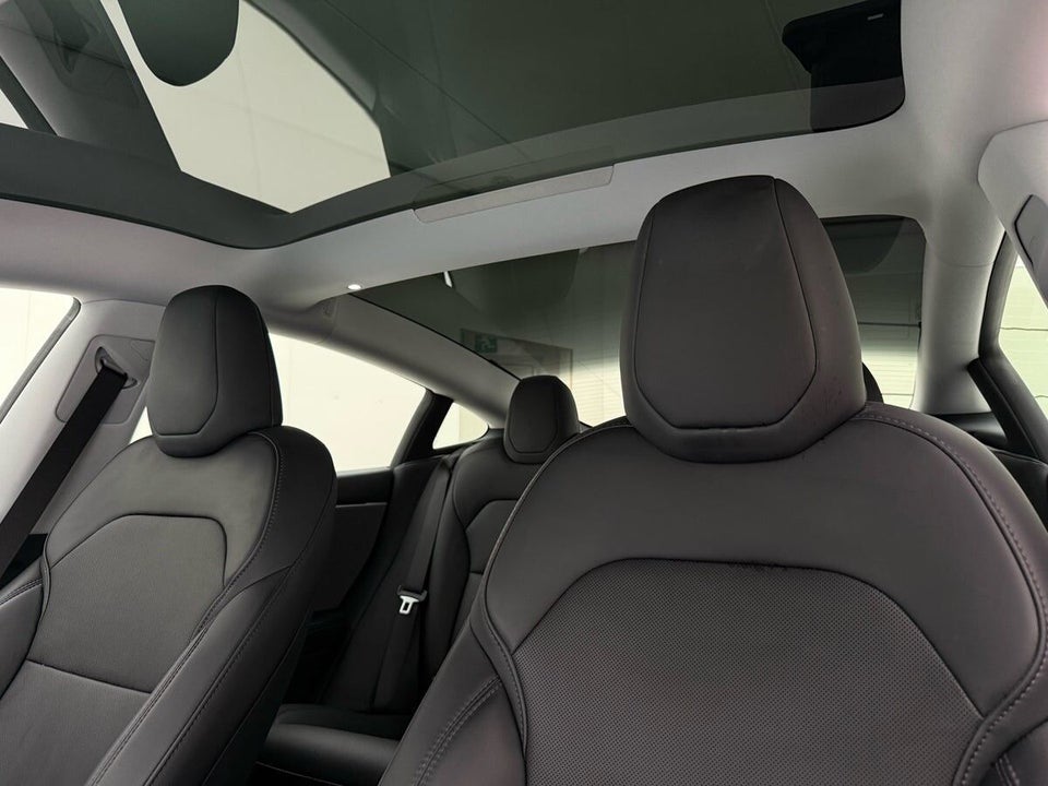 Tesla Model 3 RWD 4d