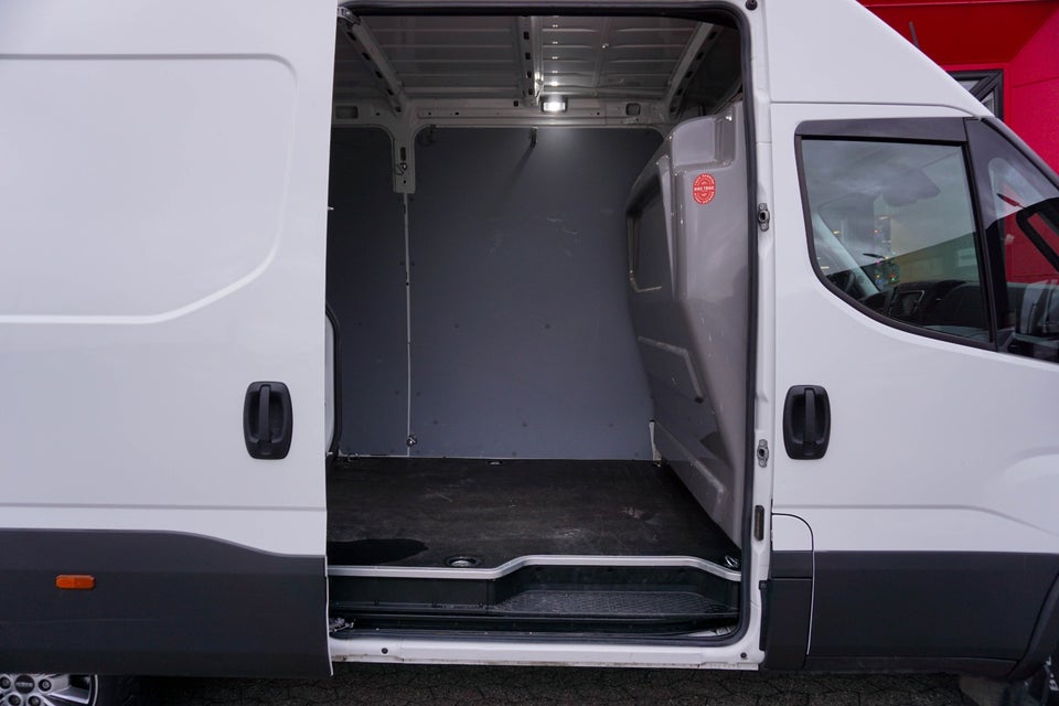Iveco Daily 3,0 35S18 12m³ Van AG8