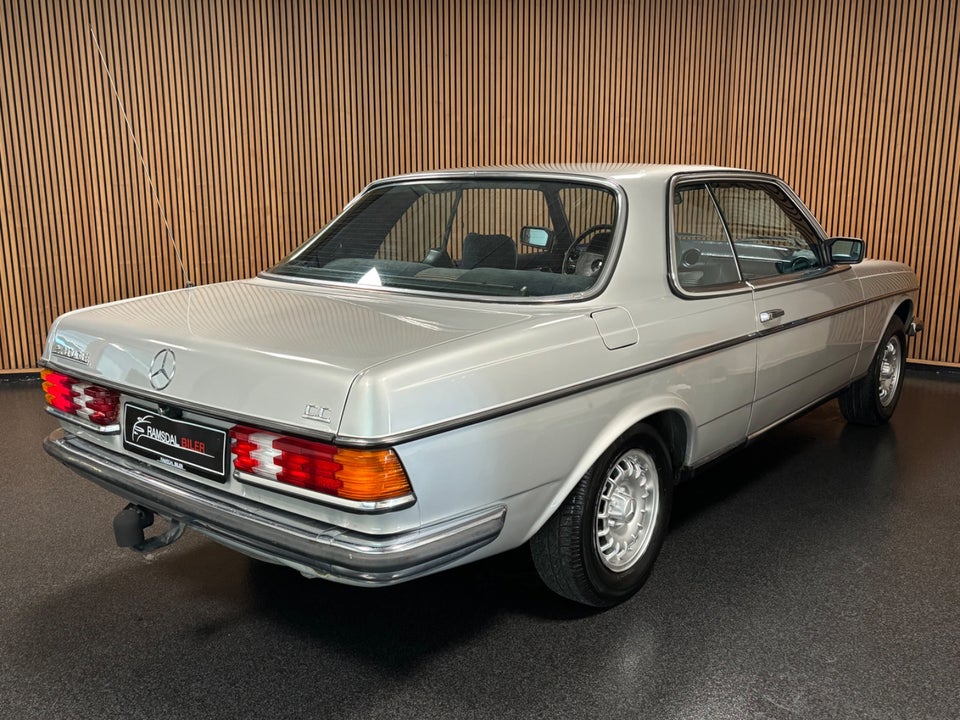 Mercedes 230 CE 2,3 Coupé aut. 2d